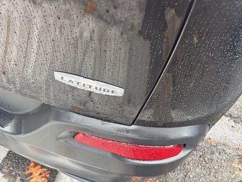 Used 2016 Jeep Cherokee Latitude w/ Cold Weather Group image 12