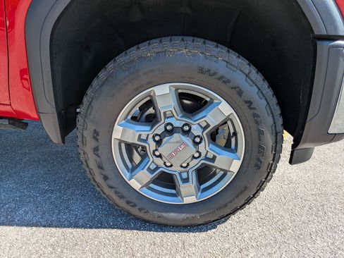 Used 2025 GMC Sierra 2500 SLE w/ SLE Value Package; image 11