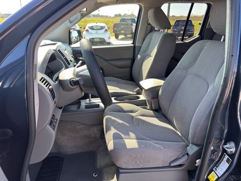 Used 2017 Nissan Frontier SV w/ SV Value Truck Package AWD/4WD image 19