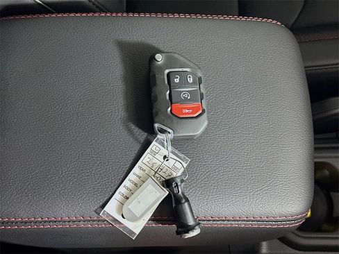 New 2025 Jeep Gladiator Rubicon w/ Convenience Group image 20