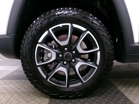 Used 2025 Jeep Compass Trailhawk AWD/4WD image 16