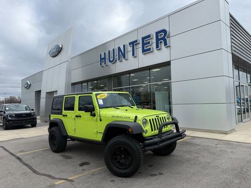 Used 2016 Jeep Wrangler Unlimited Rubicon w/ Connectivity Group AWD/4WD image 1