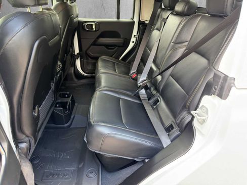 Used 2025 Jeep Gladiator Sport AWD/4WD image 19