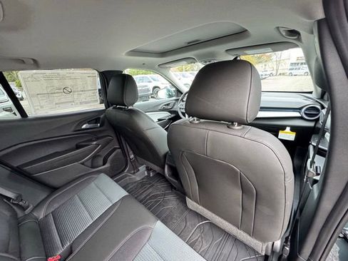 New 2026 Chevrolet Trax LT w/ Sunroof Package image 24