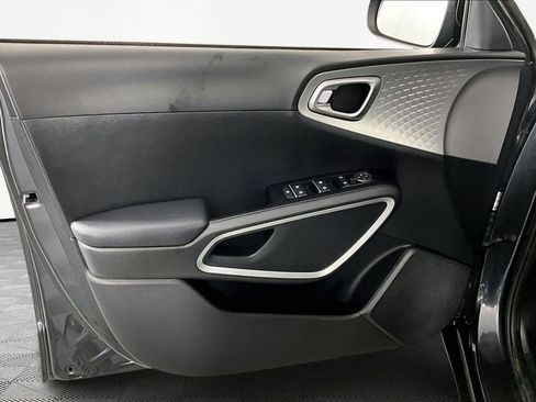 Used 2023 Kia Soul LX w/ LX Technology Package image 20