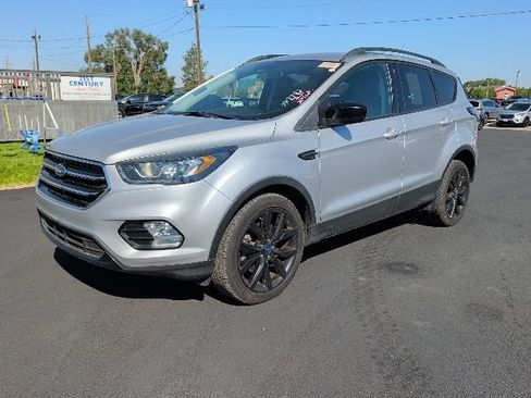 Used 2018 Ford Escape SE w/ SE Sport Appearance Package AWD/4WD image 1