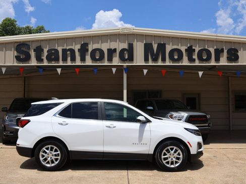 Used 2024 Chevrolet Equinox LT FWD image 1