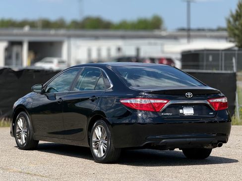 Used 2016 Toyota Camry SE image 10