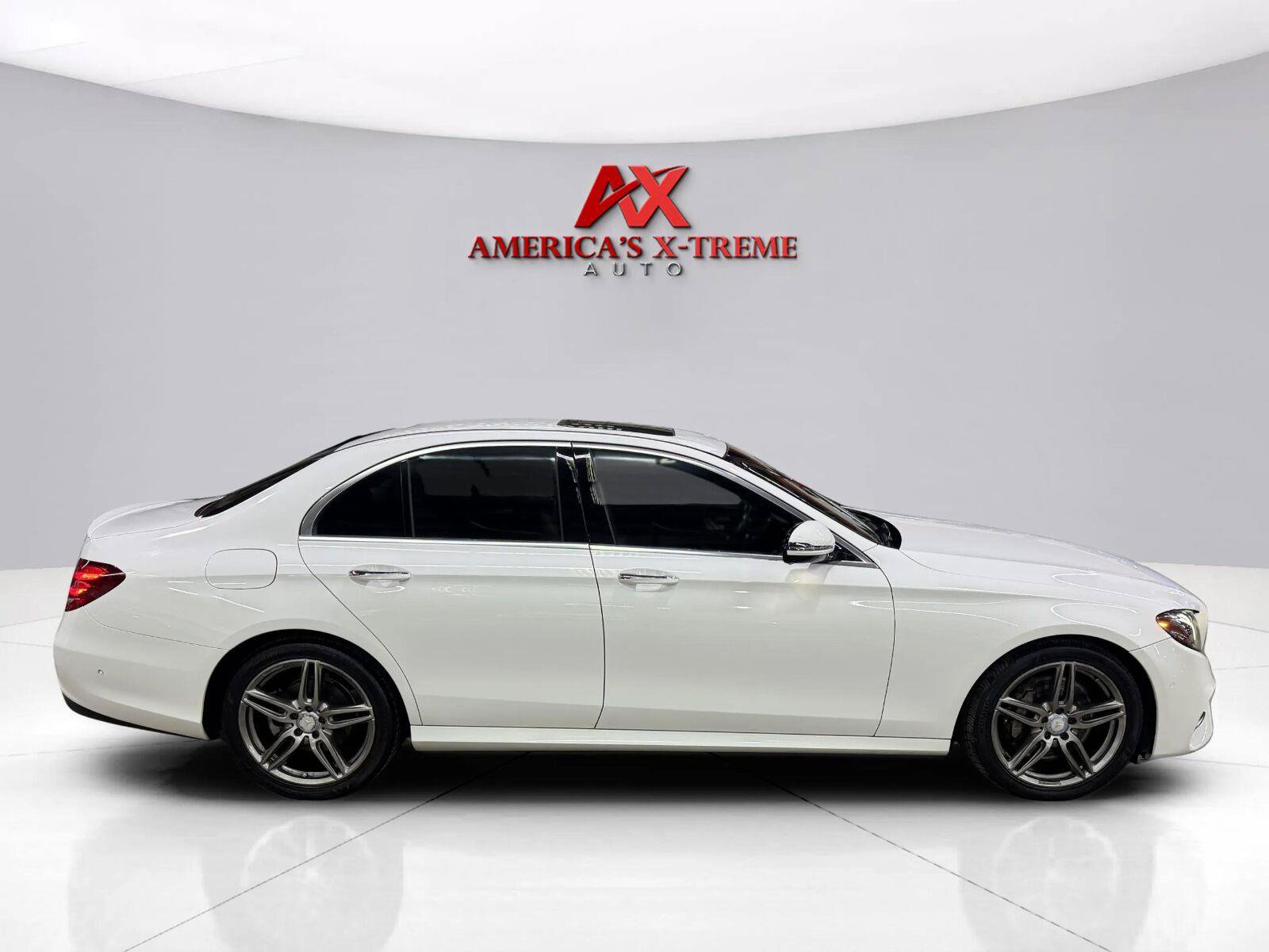 Used 2017 Mercedes-Benz E 300 4MATIC image 8