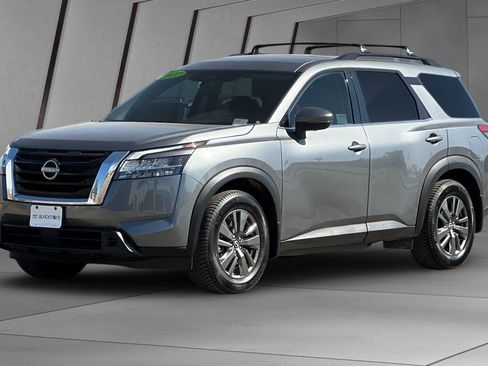 Used 2022 Nissan Pathfinder SV image 8
