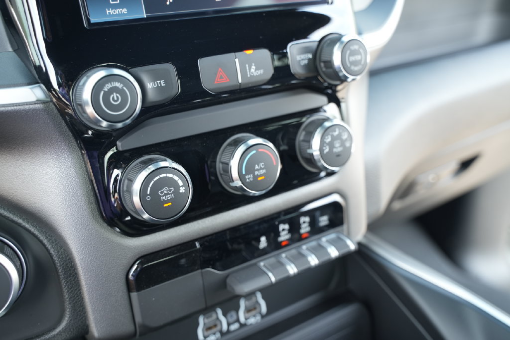 New 2026 RAM 1500 Express AWD/4WD image 33