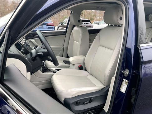 Used 2022 Volkswagen Tiguan SE image 9