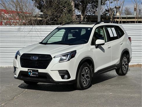 Used 2023 Subaru Forester Premium image 6