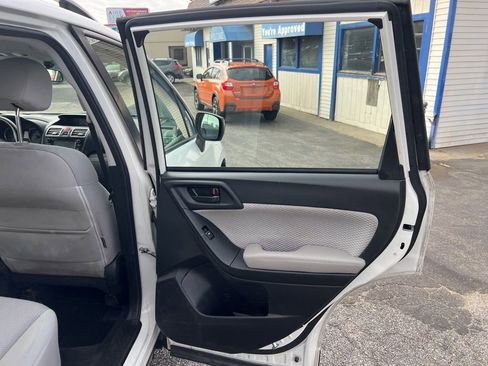 Used 2017 Subaru Forester 2.5i w/ Alloy Wheel Package image 37