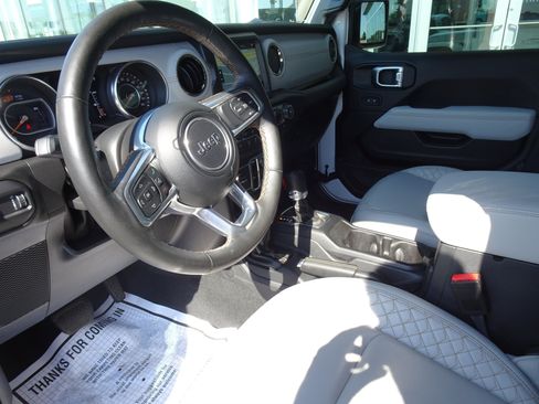 Used 2023 Jeep Wrangler Unlimited Sahara AWD/4WD image 11