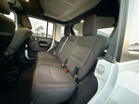 Used 2021 Jeep Wrangler Unlimited Rubicon w/ LED Lighting Group image 27