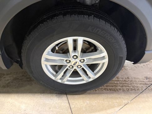 Certified 2022 Ford Explorer XLT w/ Equipment Group 202A image 28