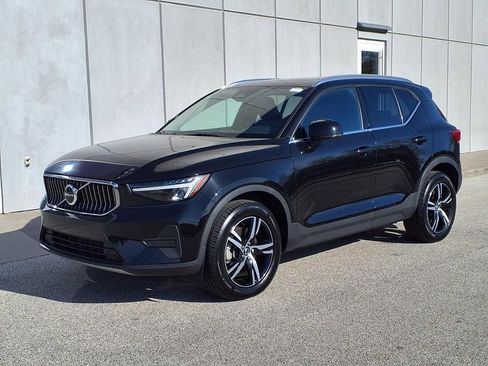 Certified 2025 Volvo XC40 B5 Core AWD/4WD image 1
