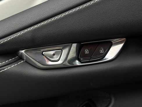 Used 2023 Chevrolet Corvette Stingray Convertible image 81