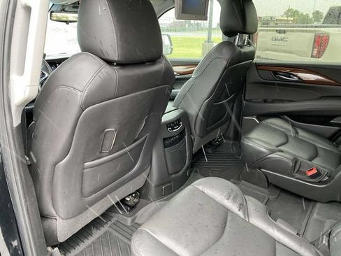 Used 2019 Cadillac Escalade Premium Luxury RWD image 19