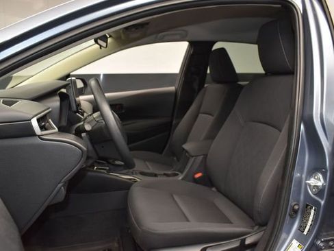 Used 2025 Toyota Corolla LE FWD image 9