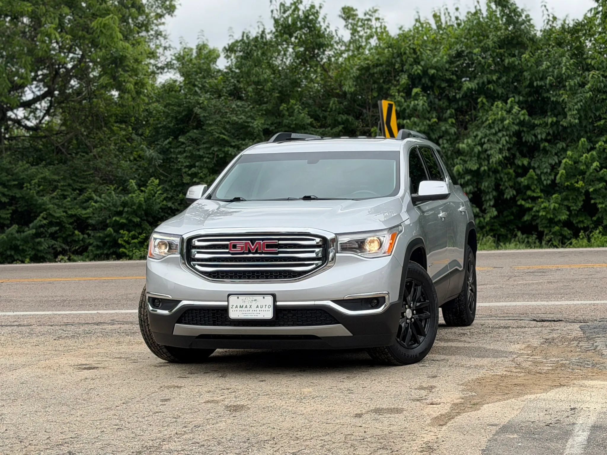 Used 2019 GMC Acadia SLT AWD/4WD image 1
