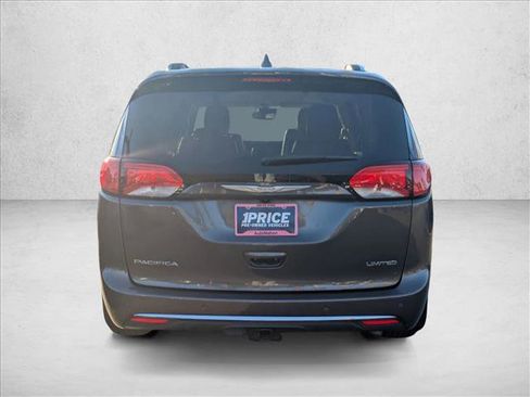 Used 2017 Chrysler Pacifica Limited w/ UConnect Theater Package image 7