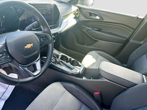 Used 2025 Chevrolet Trax LT w/ Driver Confidence Package image 29