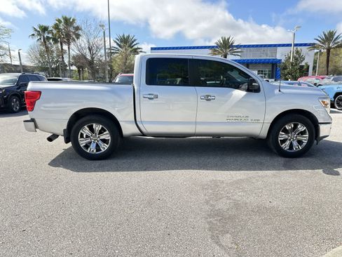 Used 2018 Nissan Titan SV w/ SV Convenience Package image 7