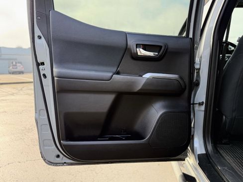 Used 2020 Toyota Tacoma TRD Off-Road image 14