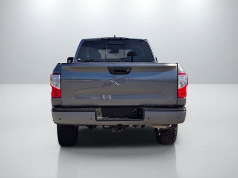 Used 2022 Nissan Titan SV image 5