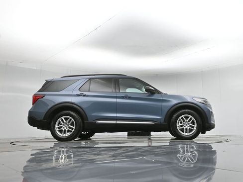 Certified 2025 Ford Explorer Active RWD image 50