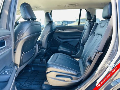 Used 2023 Jeep Grand Cherokee L Limited w/ Black Appearance Package image 29