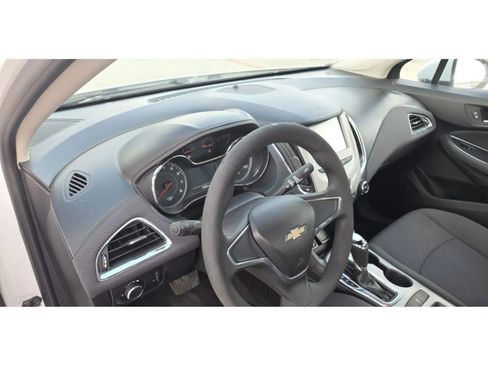 Used 2017 Chevrolet Cruze LS FWD image 12
