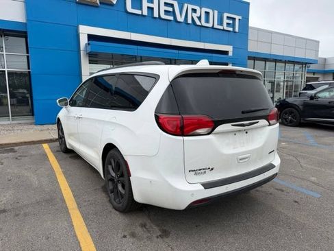 Used 2020 Chrysler Pacifica Limited w/ Quick Order Package 27H Red S FWD image 9