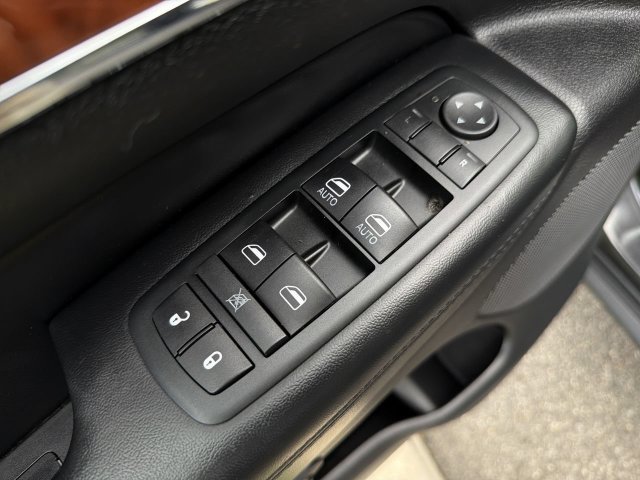 Used 2011 Jeep Grand Cherokee Limited AWD/4WD image 16
