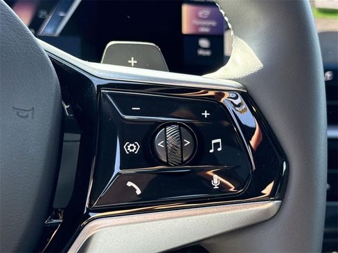 Used 2025 BMW 530i xDrive w/ Premium Package image 37