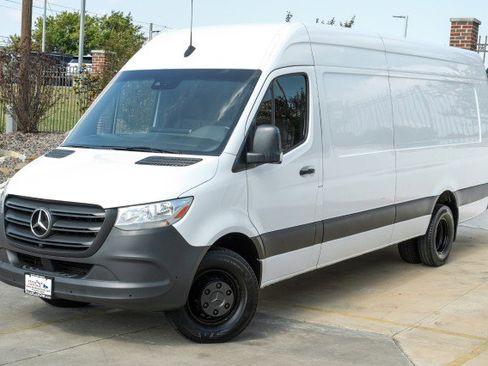 Used 2021 Mercedes-Benz Sprinter 3500 image 4