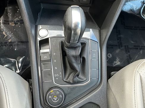 Used 2019 Volkswagen Tiguan SEL image 16