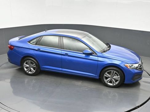 Used 2024 Volkswagen Jetta SE w/ Panoramic Sunroof Package FWD image 33