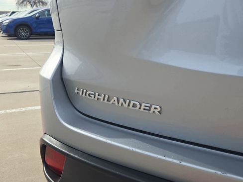 Used 2019 Toyota Highlander LE image 11