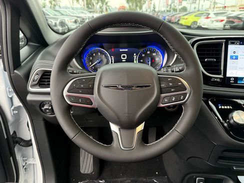 New 2026 Chrysler Pacifica Select image 22