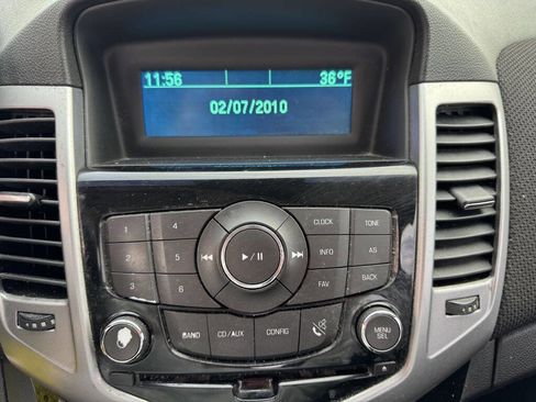 Used 2014 Chevrolet Cruze LT image 17