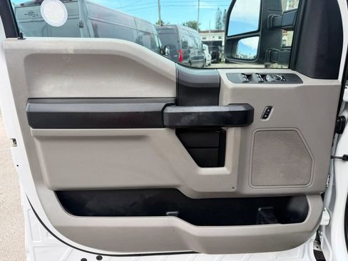Used 2017 Ford F550 4x4 Crew Cab Super Duty image 10
