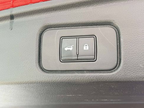 Used 2022 Nissan Pathfinder SL w/ SL Black Package AWD/4WD image 9