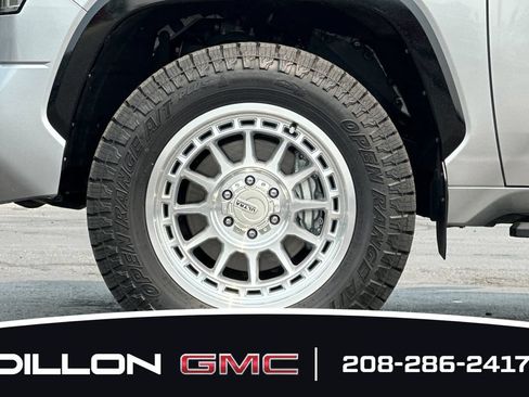 Used 2025 Toyota Tundra Platinum w/ TRD Off-Road Package AWD/4WD image 28