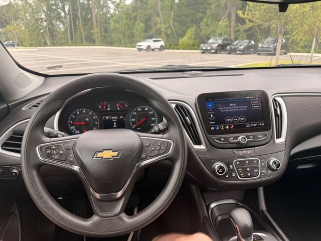 Used 2025 Chevrolet Malibu LT FWD image 2