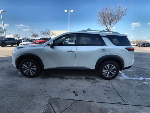 Used 2023 Nissan Pathfinder SL w/ SL Black Package image 3