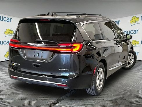 Used 2023 Chrysler Pacifica Limited FWD image 6