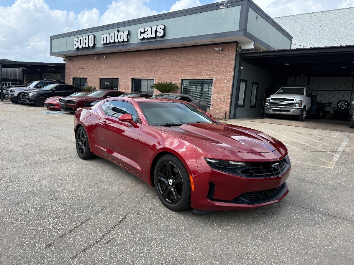 Used 2020 Chevrolet Camaro LT RWD image 3